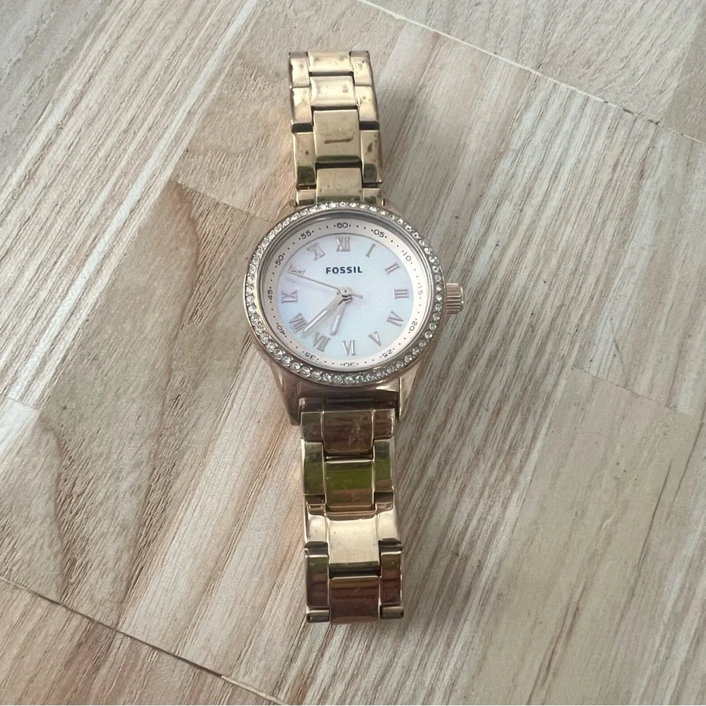 Fossil ladies rose gold tone dress watch NEW BATTERY